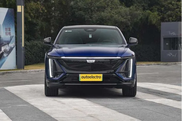 Электромобиль Cadillac LYRIQ