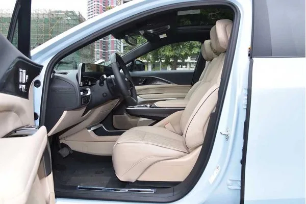 Электромобиль Cadillac LYRIQ