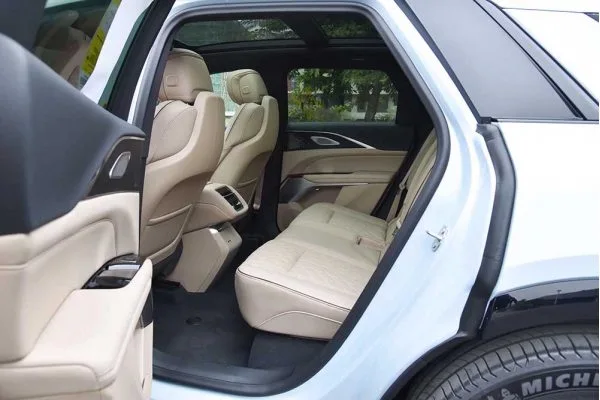 Электромобиль Cadillac LYRIQ