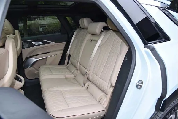 Электромобиль Cadillac LYRIQ