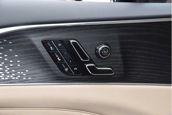 Электромобиль Cadillac LYRIQ