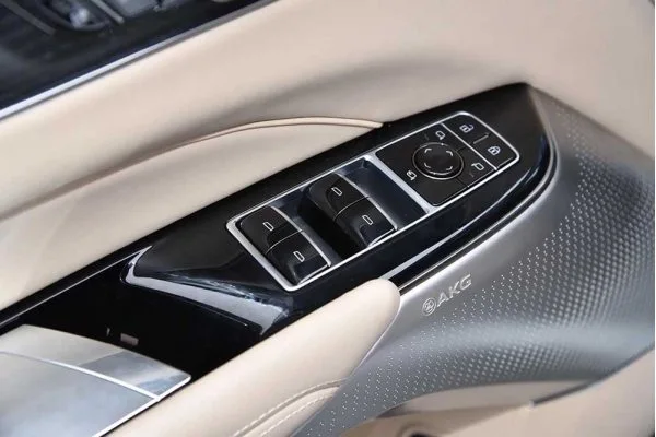 Электромобиль Cadillac LYRIQ