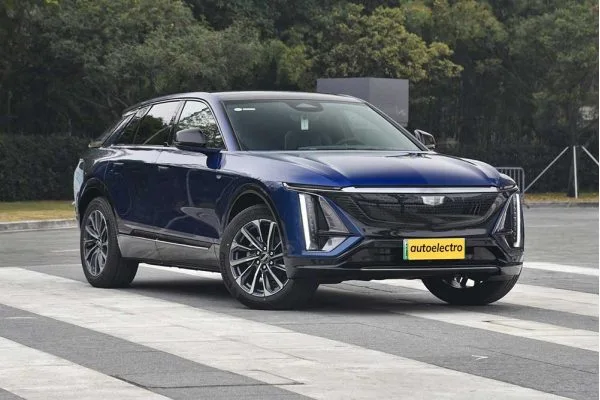 Электромобиль Cadillac LYRIQ