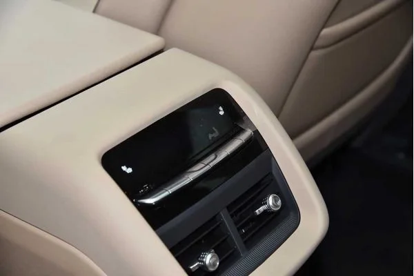 Электромобиль Cadillac LYRIQ