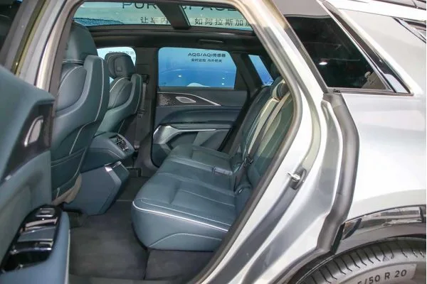 Электромобиль Cadillac LYRIQ