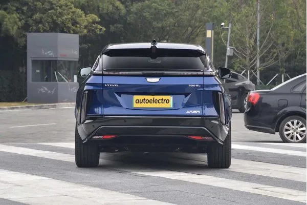 Электромобиль Cadillac LYRIQ