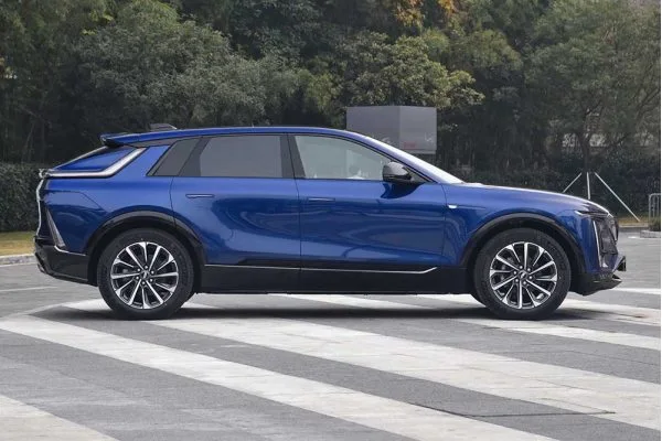 Электромобиль Cadillac LYRIQ
