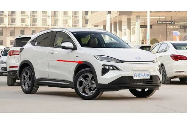 Накладка передньої колісної арки Honda M-NV (права)