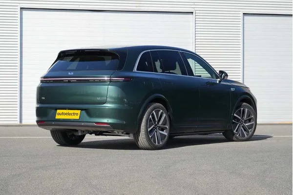 Гибридный автомобиль Li L7