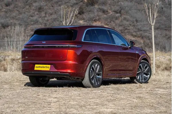 Гибридный автомобиль Li L7