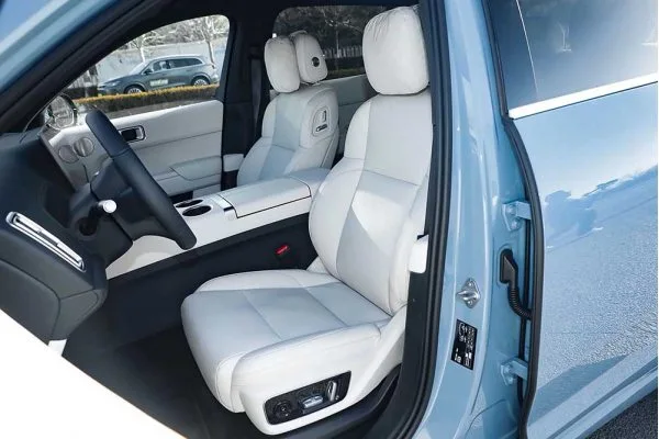 Гибридный автомобиль Li L7