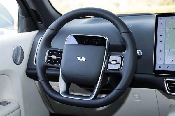 Гибридный автомобиль Li L7