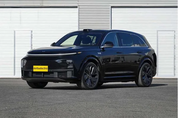 Гибридный автомобиль Li L7