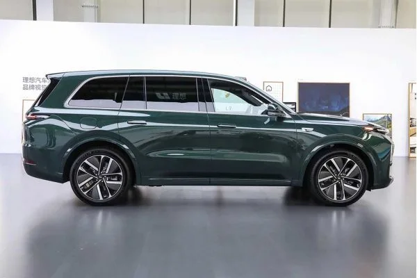 Гибридный автомобиль Li L9