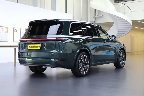 Гибридный автомобиль Li L9