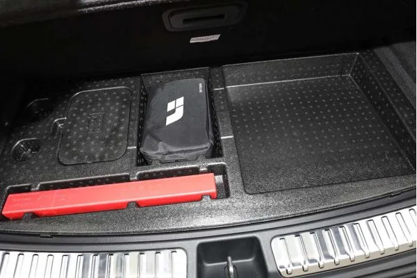 Гибридный автомобиль Li L9