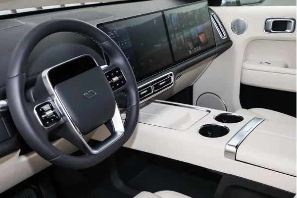 Гибридный автомобиль Li L9