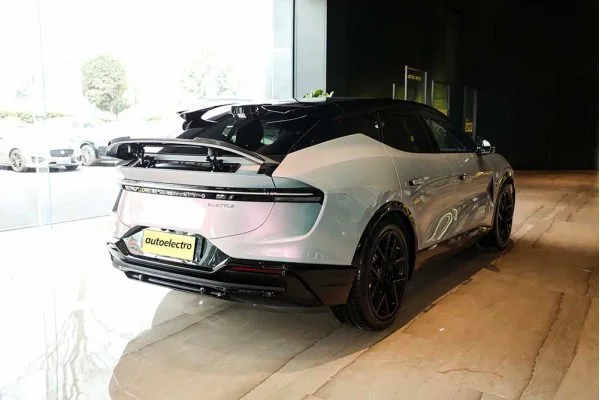 Электромобиль Lotus Eletre