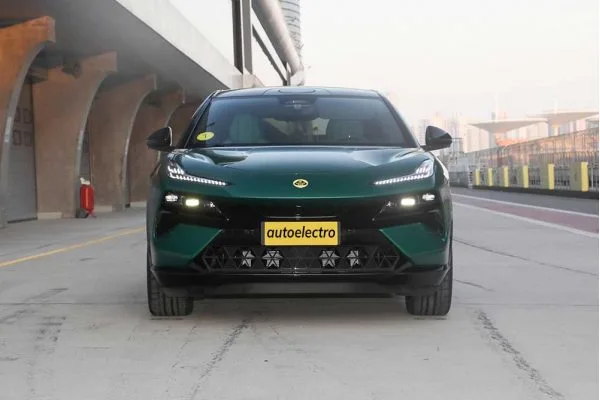 Электромобиль Lotus Eletre