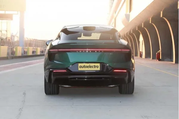 Электромобиль Lotus Eletre