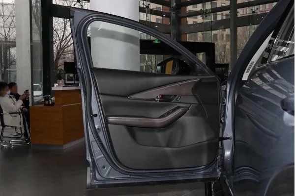 Электромобиль Mazda CX-30 EV