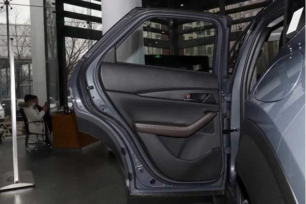 Электромобиль Mazda CX-30 EV