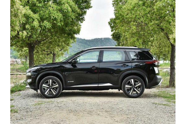 Гибридный автомобиль Nissan X-Trail E-Power