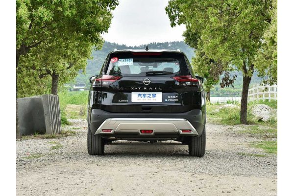 Гибридный автомобиль Nissan X-Trail E-Power