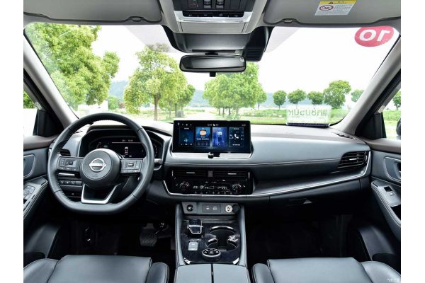 Гибридный автомобиль Nissan X-Trail E-Power