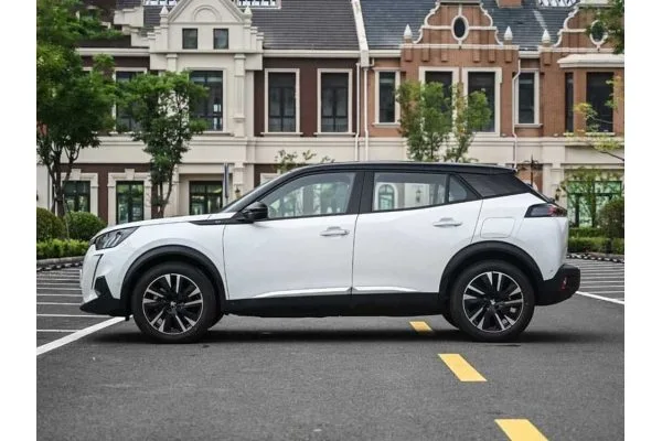 Электромобиль Peugeot e-2008
