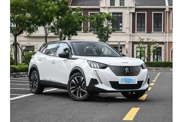 Электромобиль Peugeot e-2008