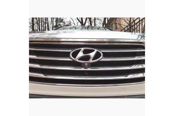Камера переднего вида для Hyundai Santa Fe (ix45) 2013-2015 Prime-X C8033W