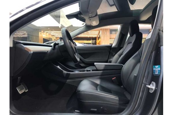 Електромобіль Tesla Model 3  (Performance)