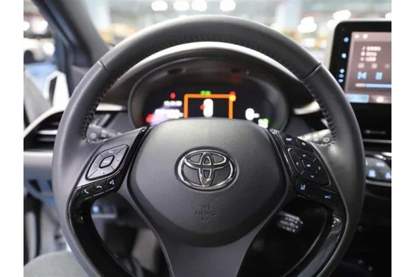 Электромобиль Toyota C-HR EV (премиум версия) б/у