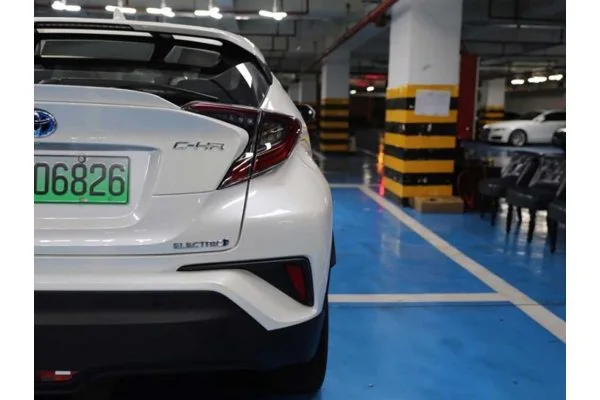 Электромобиль Toyota C-HR EV (премиум версия) б/у
