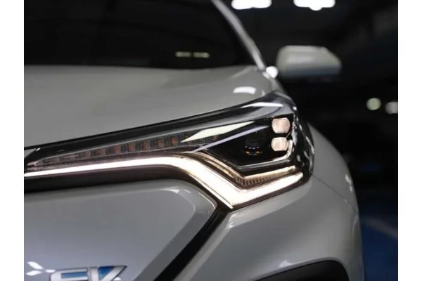 Электромобиль Toyota C-HR EV (премиум версия) б/у
