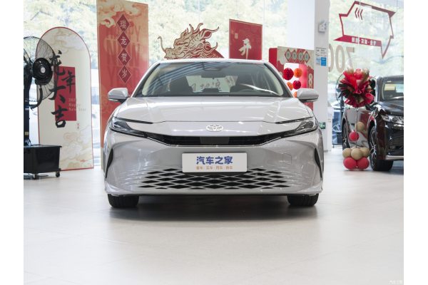 Гибридный автомобиль Toyota Camry 80 Hybrid
