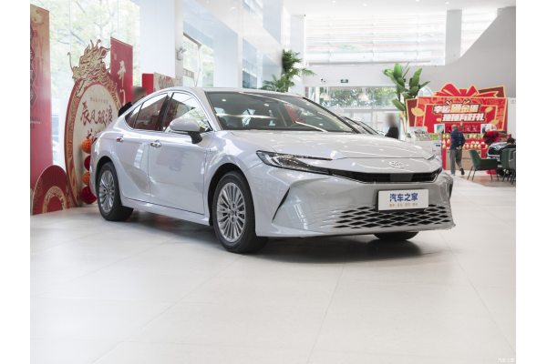 Гибридный автомобиль Toyota Camry 80 Hybrid