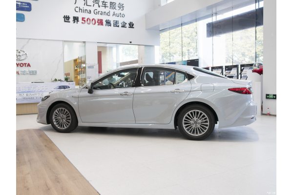 Гибридный автомобиль Toyota Camry 80 Hybrid