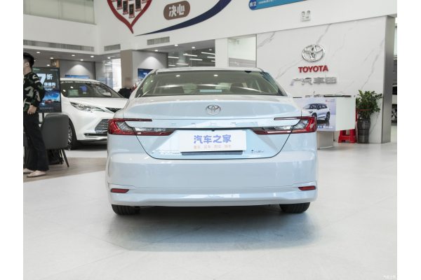 Гибридный автомобиль Toyota Camry 80 Hybrid