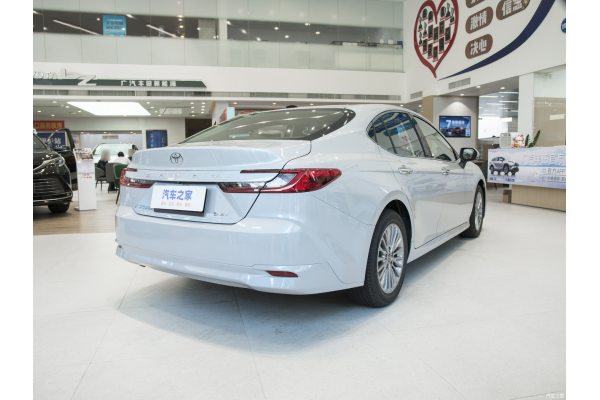Гибридный автомобиль Toyota Camry 80 Hybrid