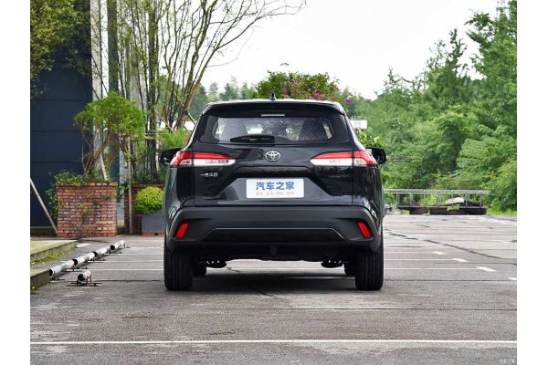 Гибридный автомобиль Toyota Corolla Cross Hybrid