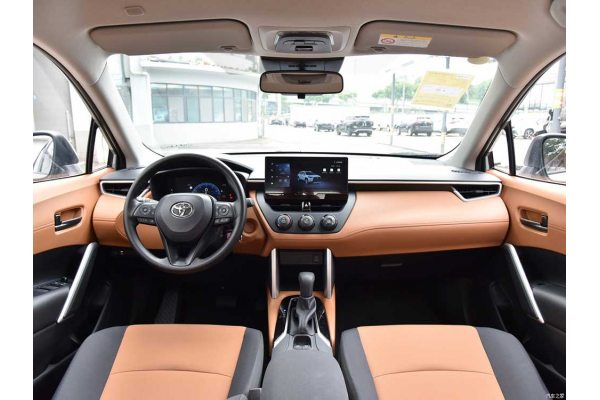 Гибридный автомобиль Toyota Corolla Cross Hybrid
