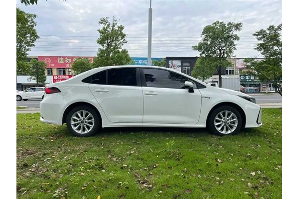 Гібридний автомобіль Toyota Corolla Hybrid