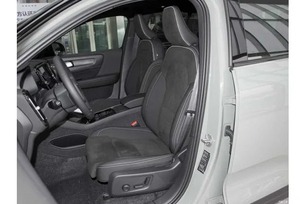 Електромобіль Volvo XC40 Recharge