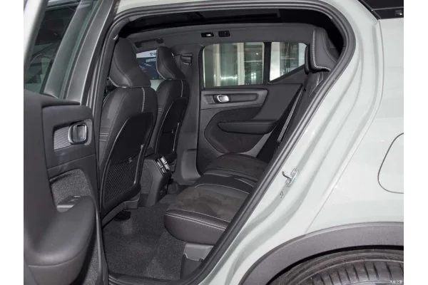 Електромобіль Volvo XC40 Recharge