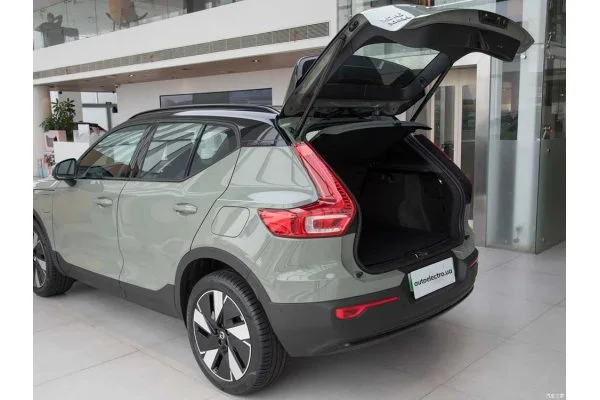 Електромобіль Volvo XC40 Recharge