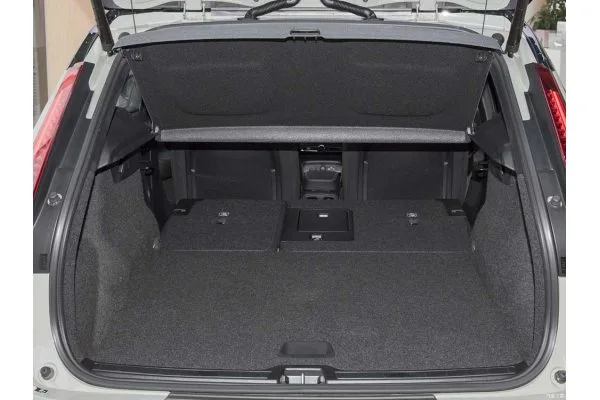Електромобіль Volvo XC40 Recharge