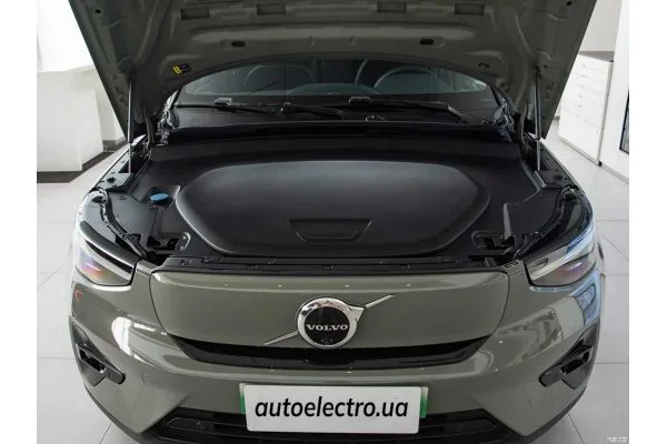 Електромобіль Volvo XC40 Recharge