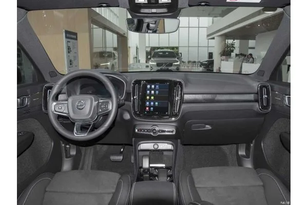 Електромобіль Volvo XC40 Recharge